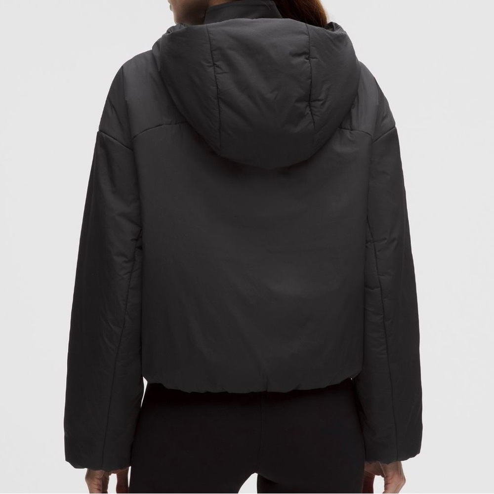 ☑️ LULULEMON Water-Resistant Insulated Hooded
Jacket Black XS